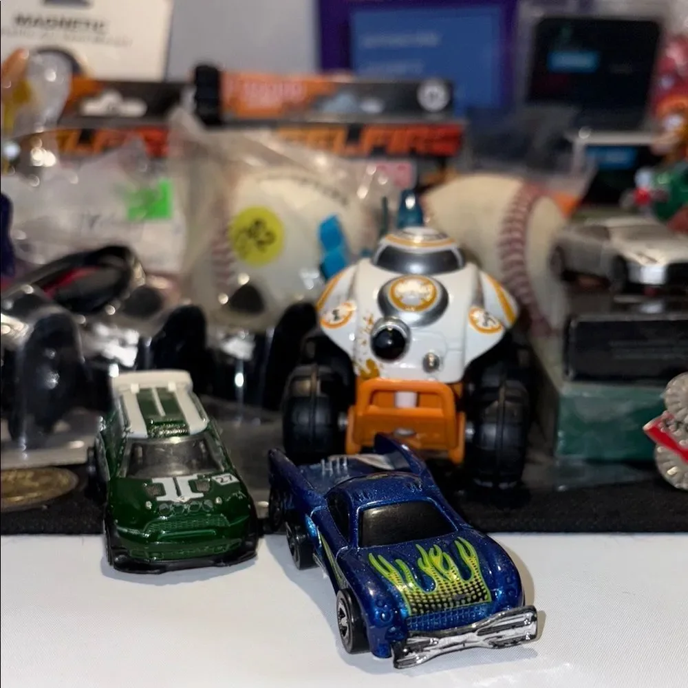 Dynamic Action Figure and Vehicle Set